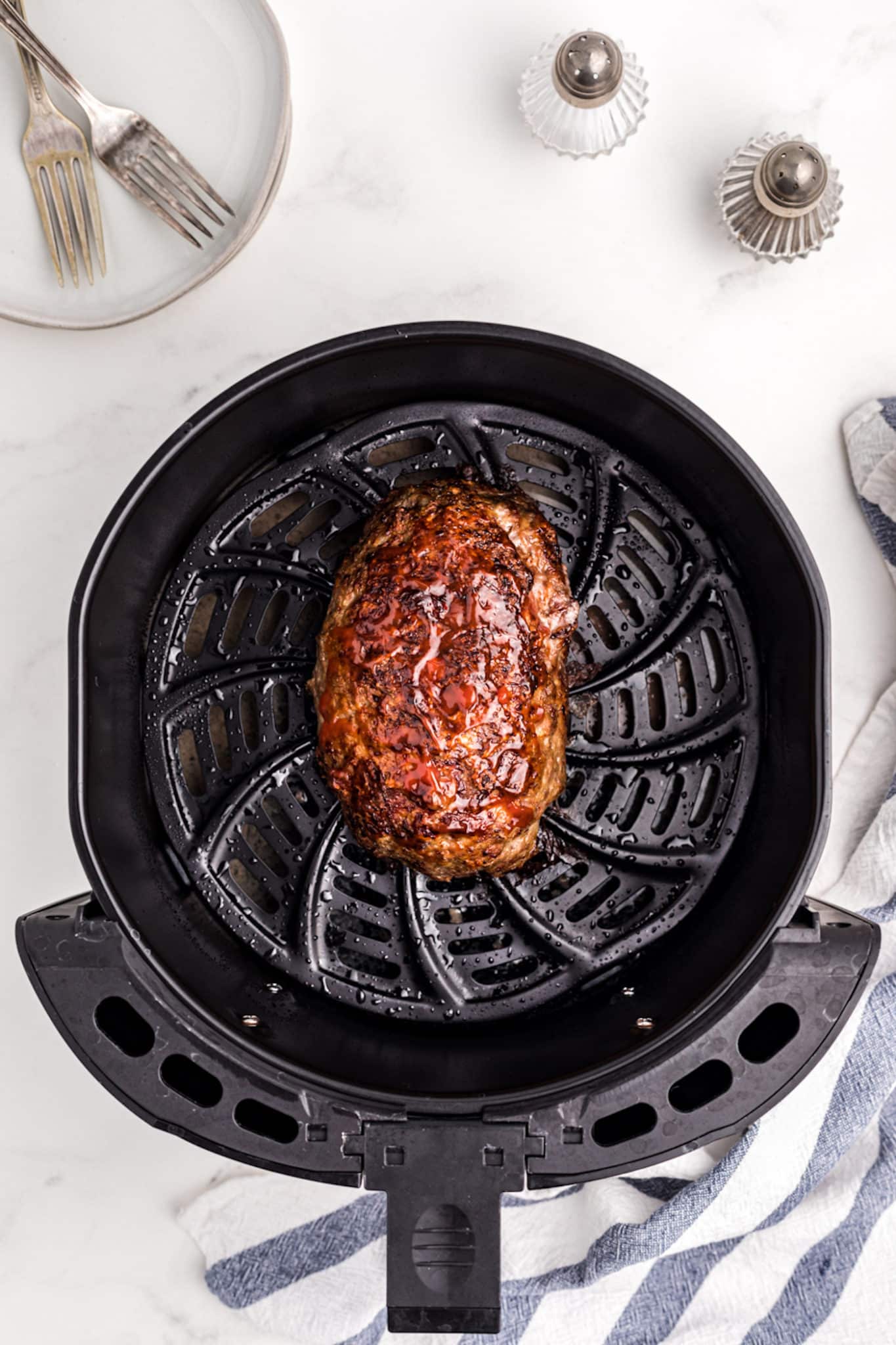 meatloaf cooked inside air fryer.